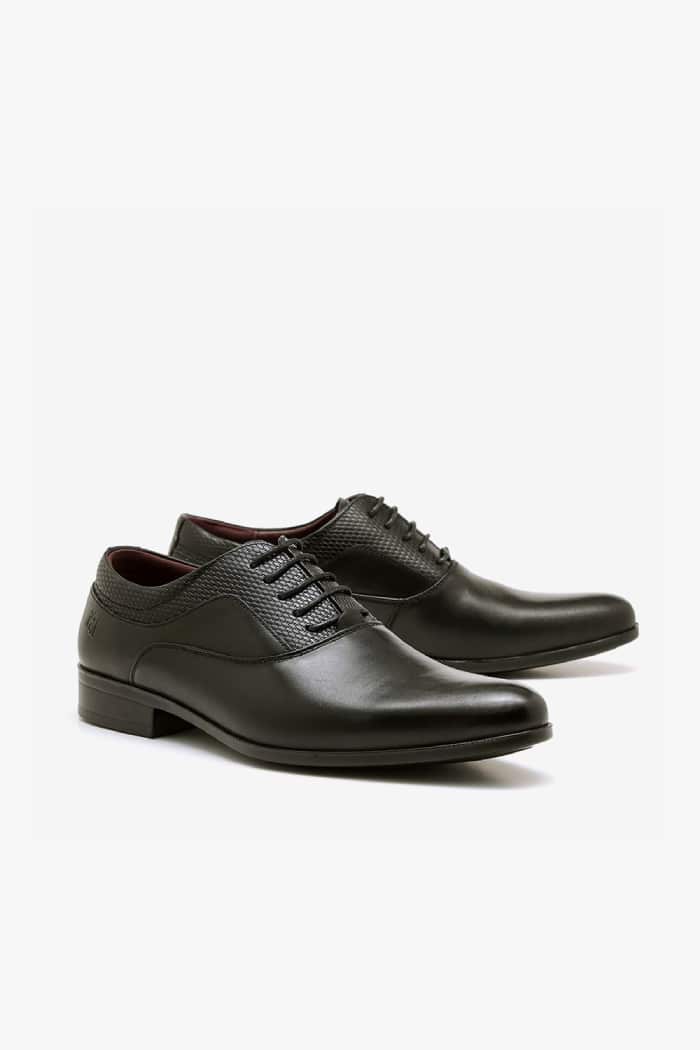 נעלי דרבי קלאסיות לגברים עם טקסטורה בצבע שחור