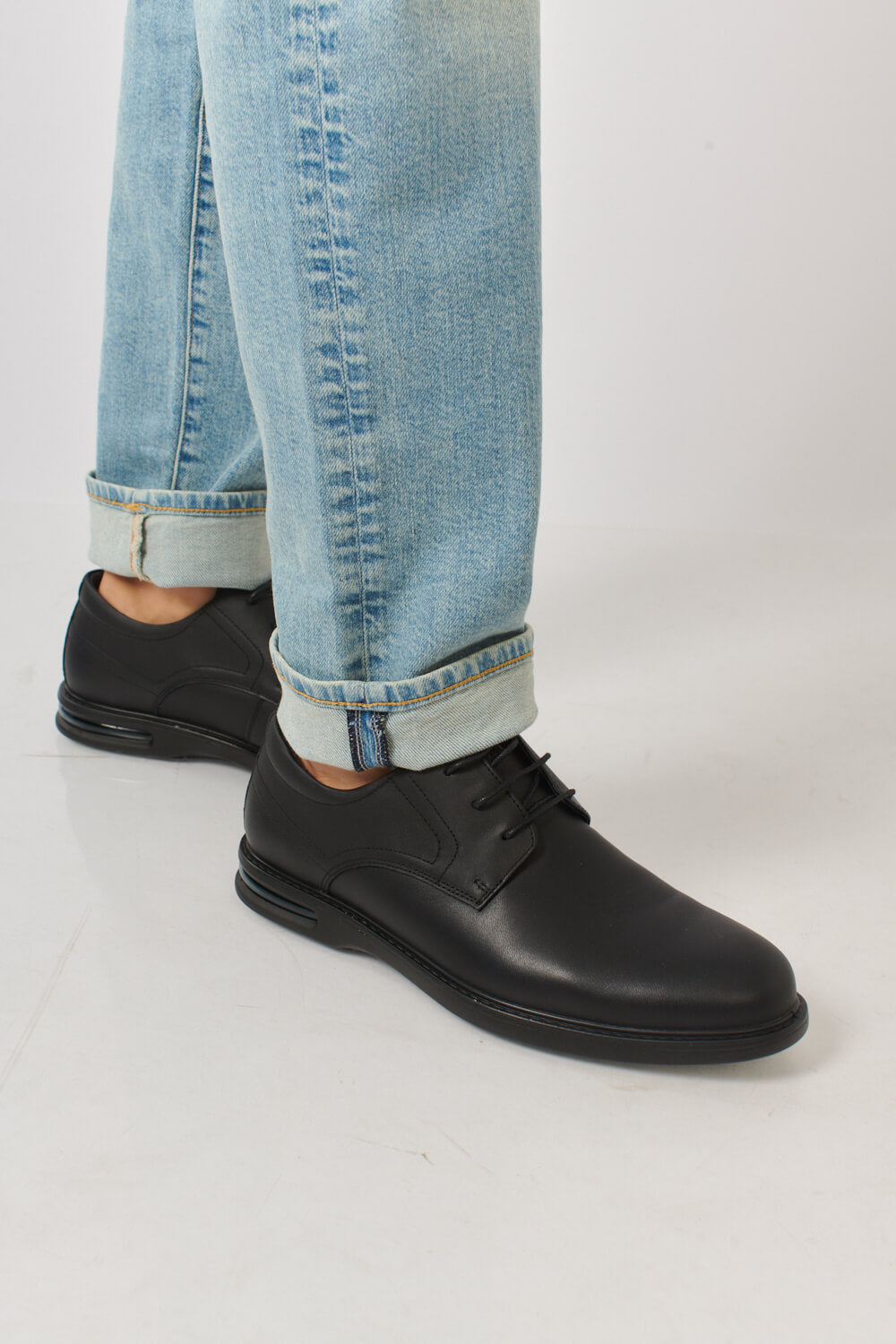 נעלי שרוך עור קומפורט אייר שחור