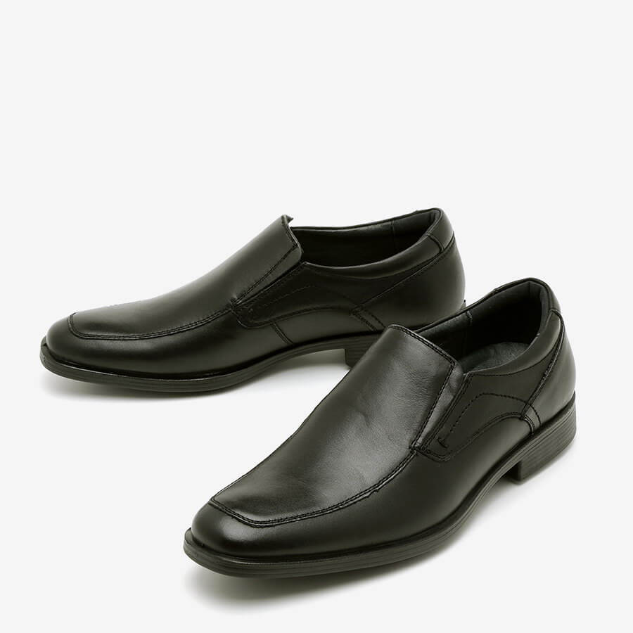 נעלי עור סירה עם תפר