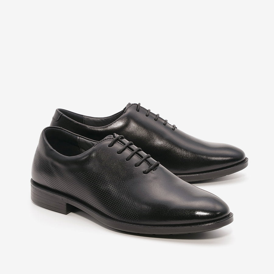 נעלי אוקספורד מבריקות לגברים בצבע שחור