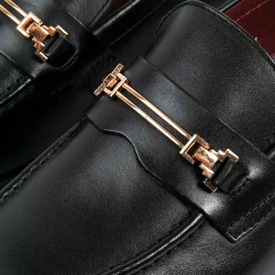 מוקסינים עם אבזם לגברים בצבע שחור