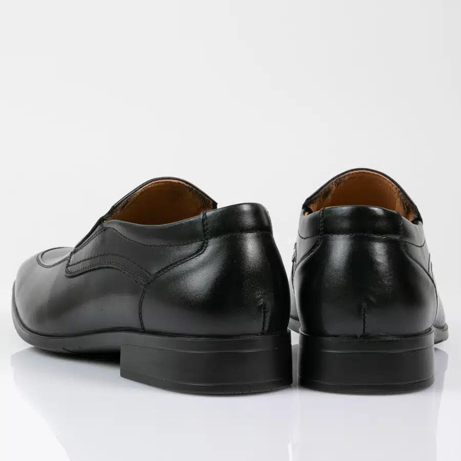 מוקסין אלגנטי קלאסי בצבע שחור