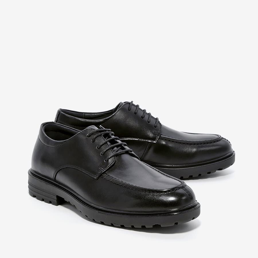 נעלי דרבי עם סוליה מוגבהת בצבע שחור