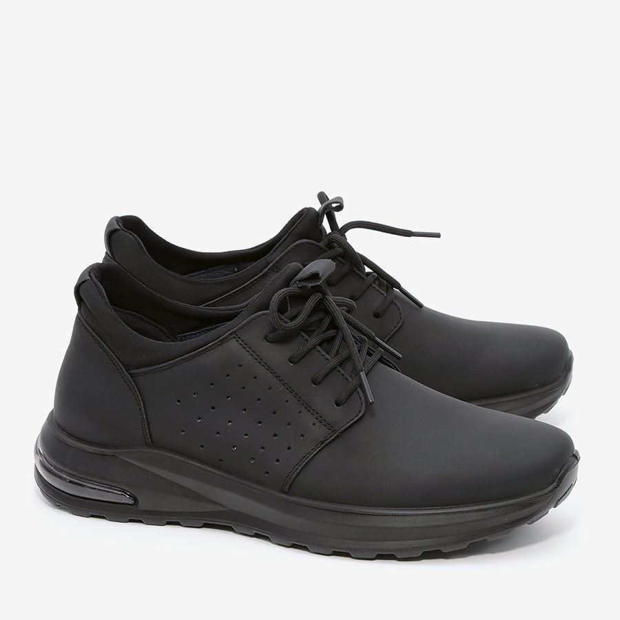 נעלי ספורט לגברים בצבע שחור