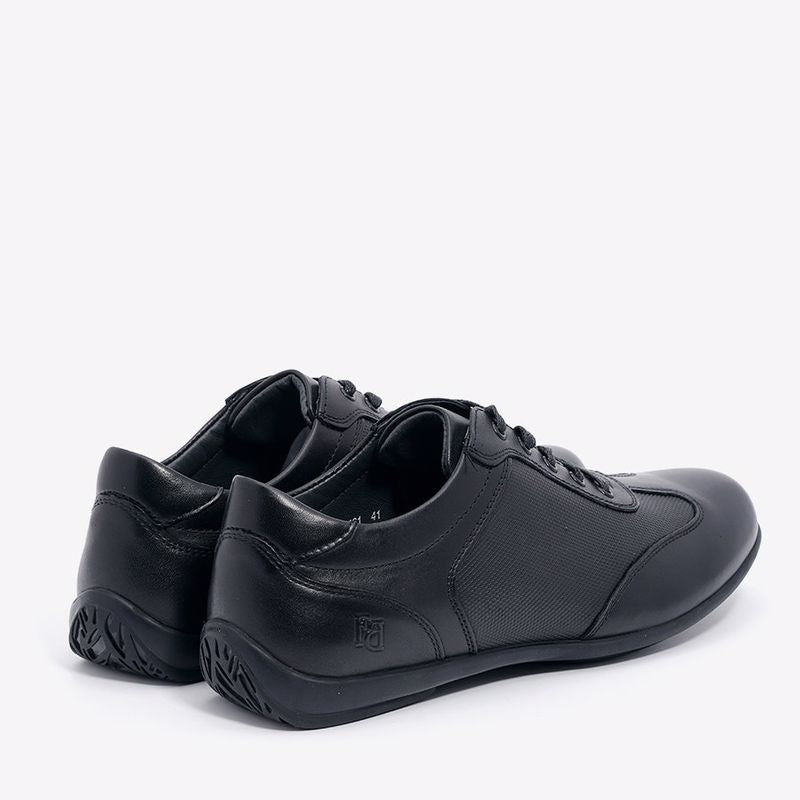 נעלי סניקרס שרוך