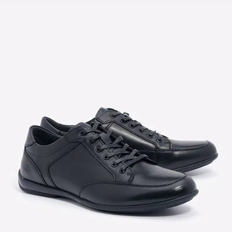 נעלי קז'ואל עם שרוכים בצבע שחור לגברים